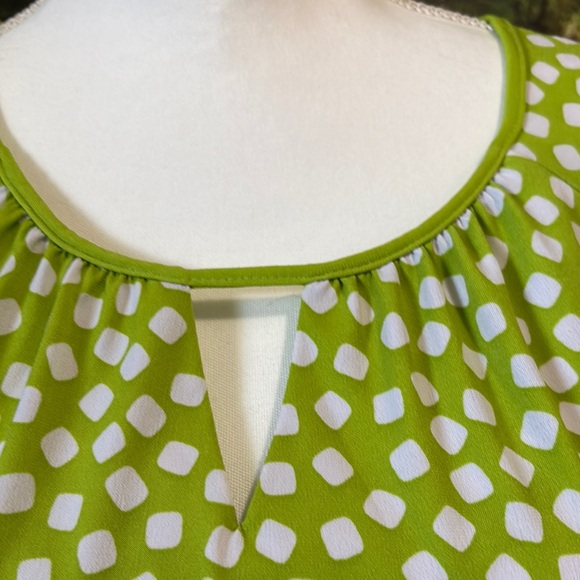 Green and White Patterned Women's Top - Picture 3 of 7